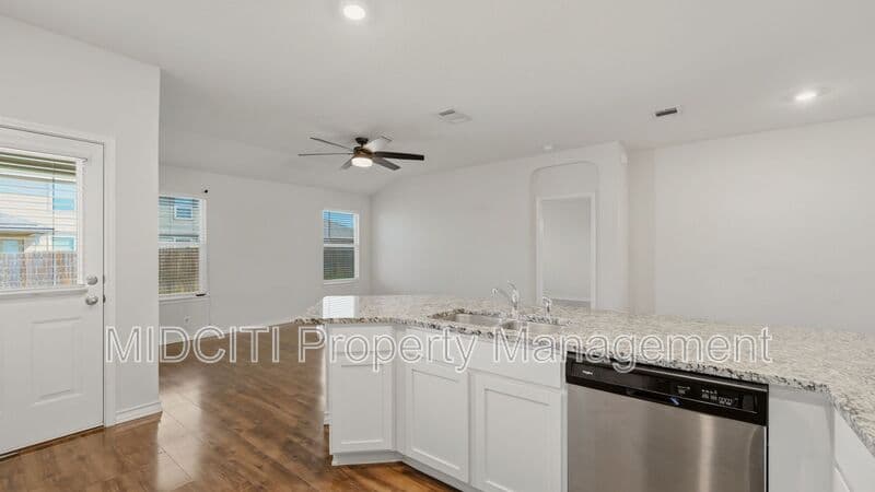 Schertz House: 221 Tule Canyons