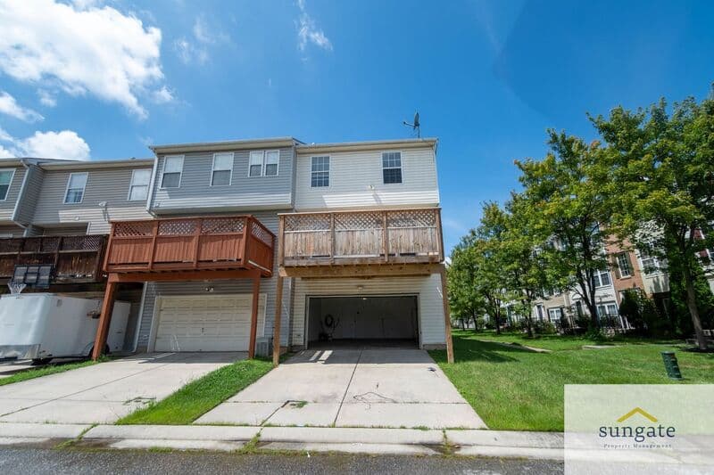 Rosedale Townhome: 11 Hallsdale Ct