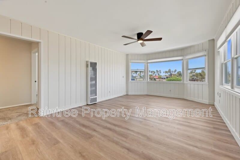 Solana Beach Condo: 146 N Cedros Ave