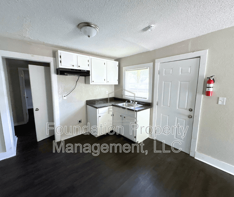 Memphis House: 1371 East Trigg Avenue