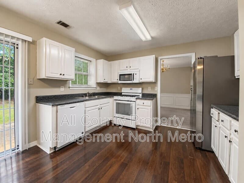 Alpharetta House: 1095 Winthrope Chase Drive