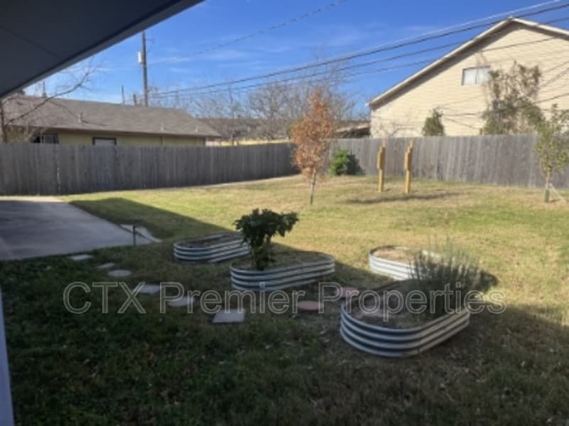 Austin House: 8408 Maine Drive