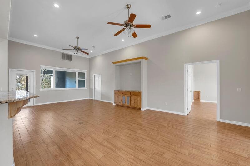 Kingsland House: 625 Skyline Drive