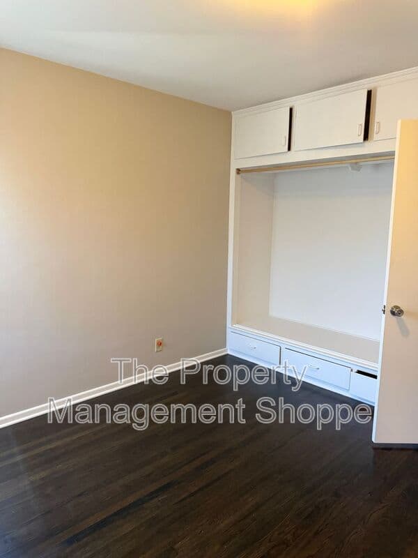 Ventura House: 245 Lynn Drive