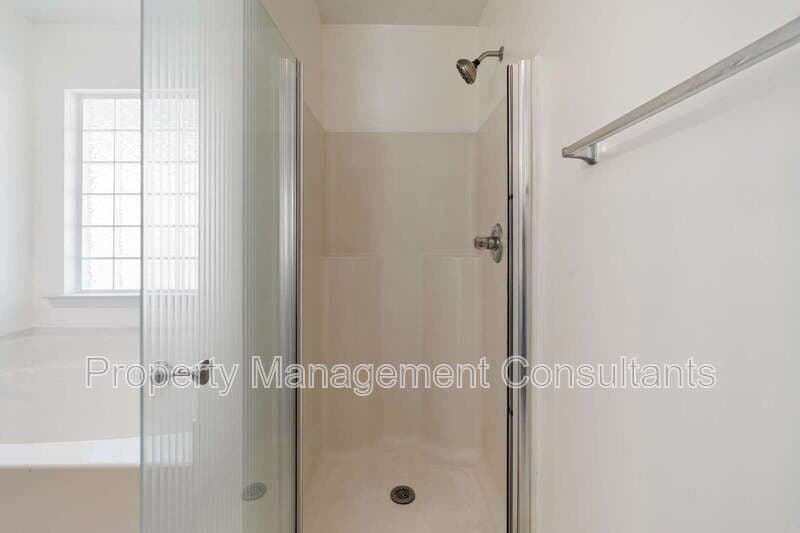 Madison House: 103 Acacia Trail Drive