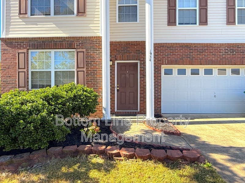 Matthews House: 1934 Savannah Hills Dr