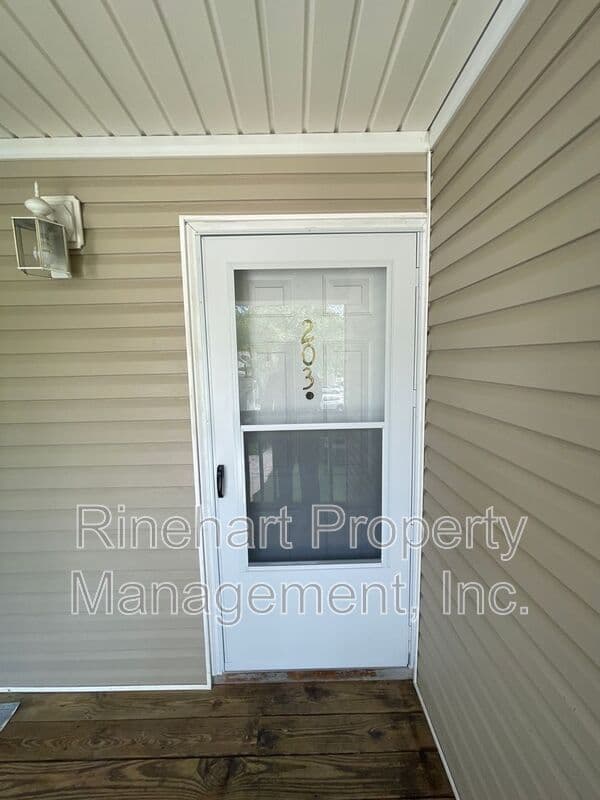 Rock Hill House: 1612 Eagles Place