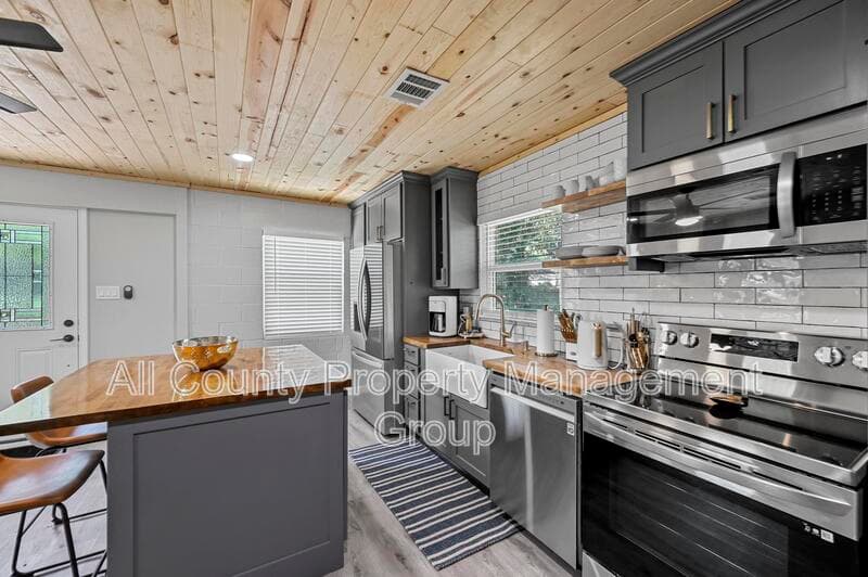 Hurst House: 1444 Cimarron Trail