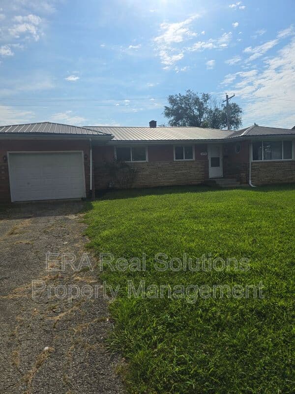 Columbus House: 1494 Selkirk Road