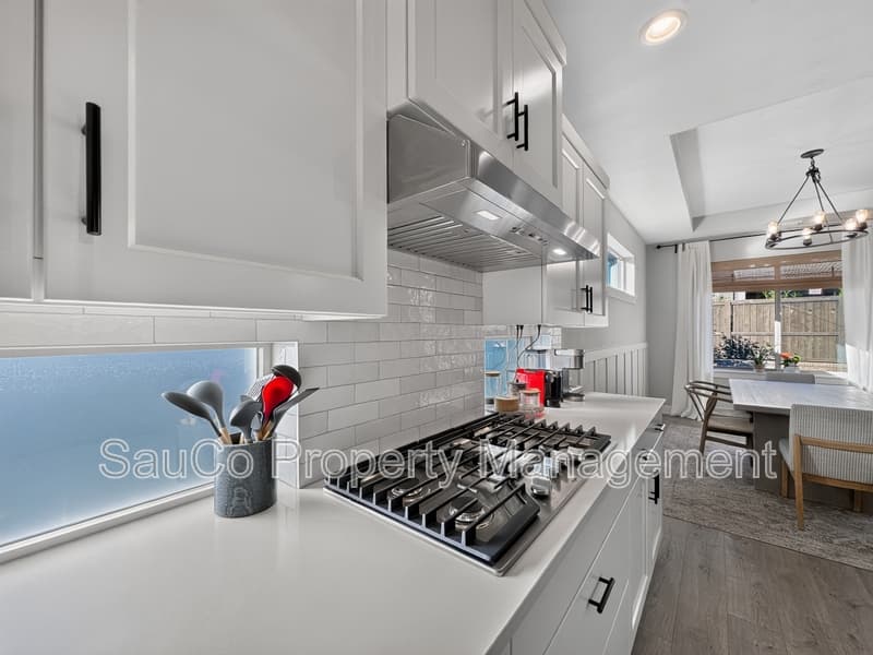 Hillsboro House: 8063 Southeast Reddington Street