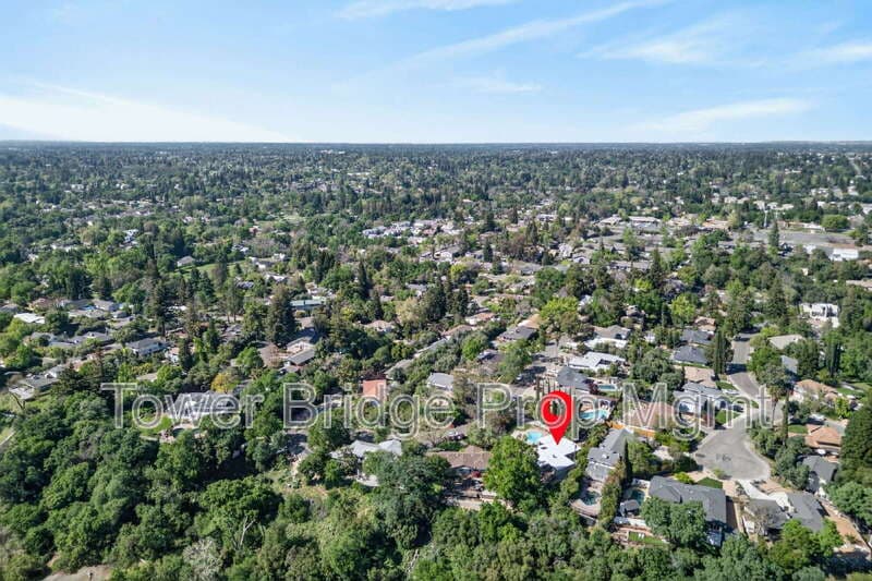 Fair Oaks House: 3937 Orangewood Dr