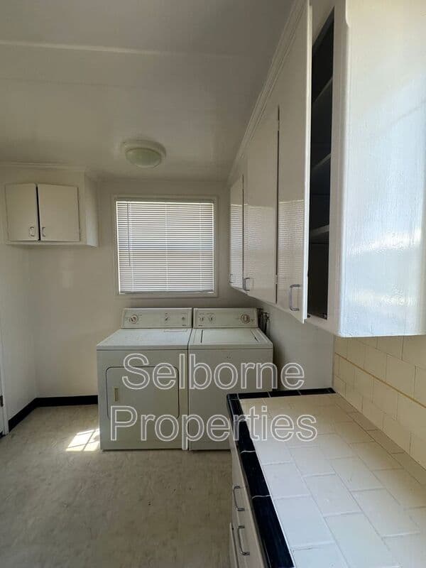 Oakland House: 1945 East 29th Street