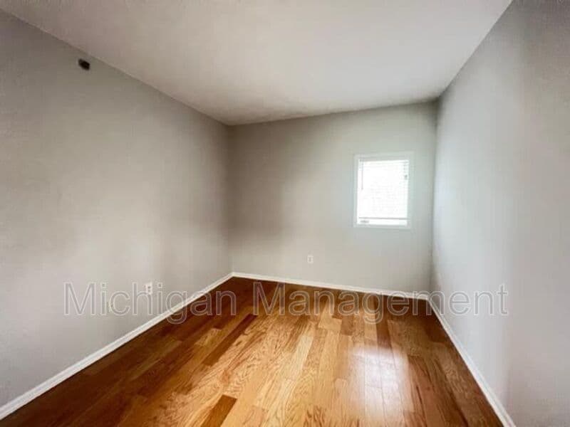 Birmingham Condo: 2727 E Maple Rd