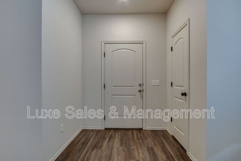 Edmond House: 341 Chalk Hill Ct