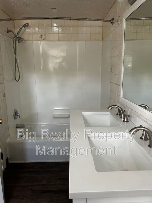 Spring City House: 88 N Main St