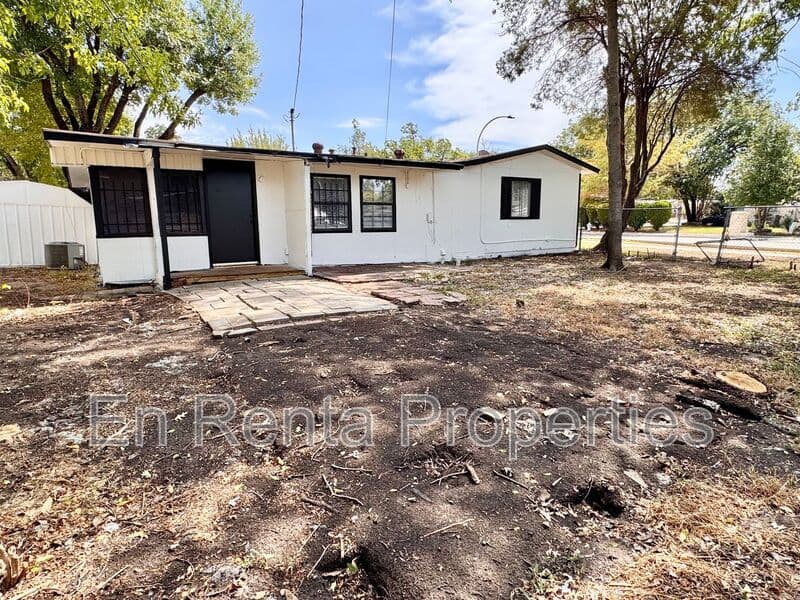 Arlington House: 1414 Lackland St