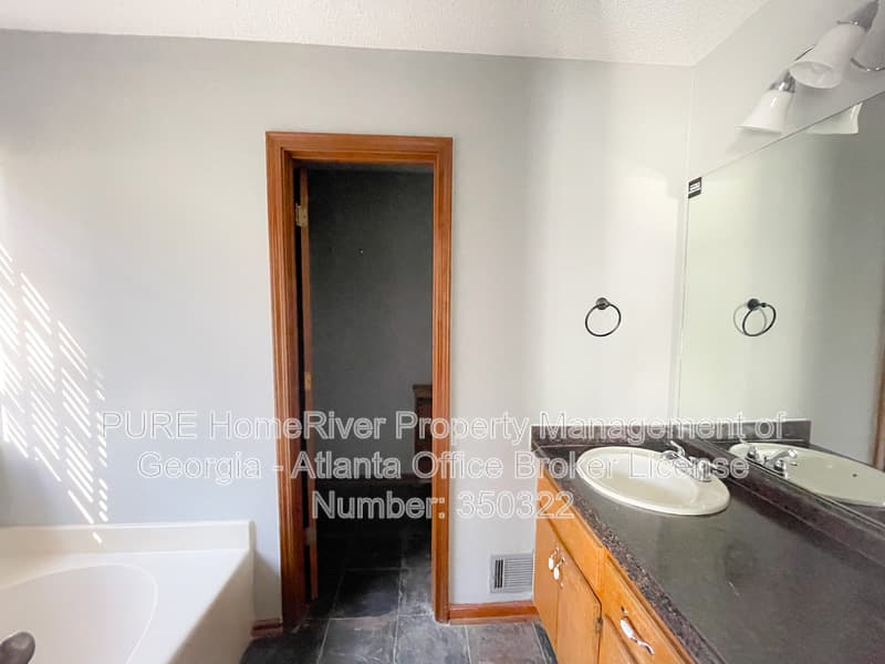 Lawrenceville House: 2280 Castle Royale Dr