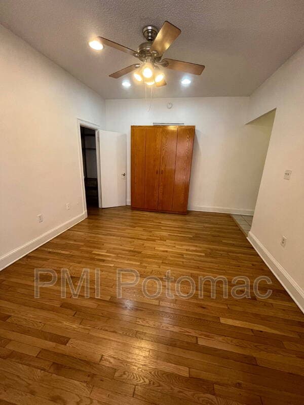 Washington Condo: 1401 Columbia Rd NW