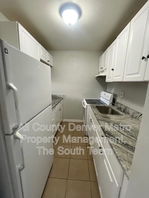 Aurora Condo: 1590 Clinton St