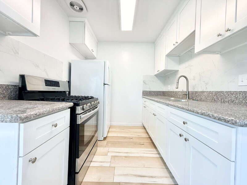Los Angeles Condo: 2023 Reservoir Street