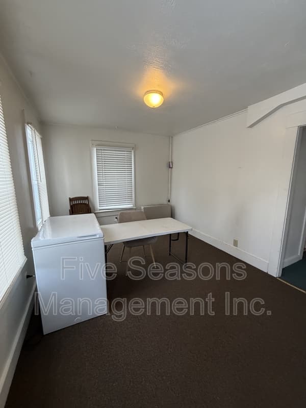 Burlington House: 366 Riverside Ave