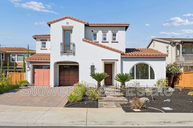 Danville House: 310 La Spezia