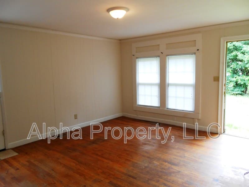 Greer House: 212 Campbell Ave