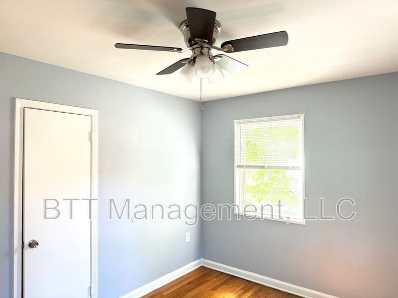 Brentwood Condo: 4013 38th St