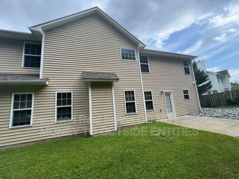 Fayetteville House: 6426 Burnside Place