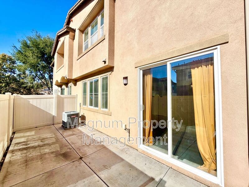 Temecula House: 28075 Calle Bonita