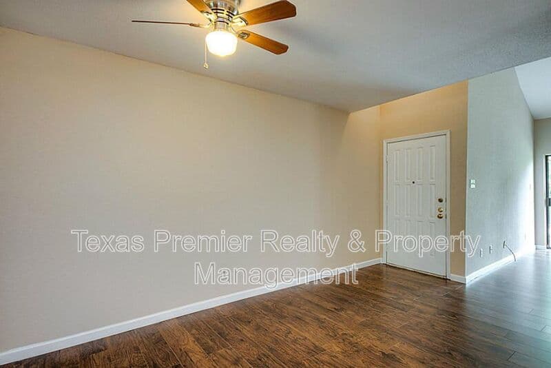 Houston Condo: 10811 Richmond Ave