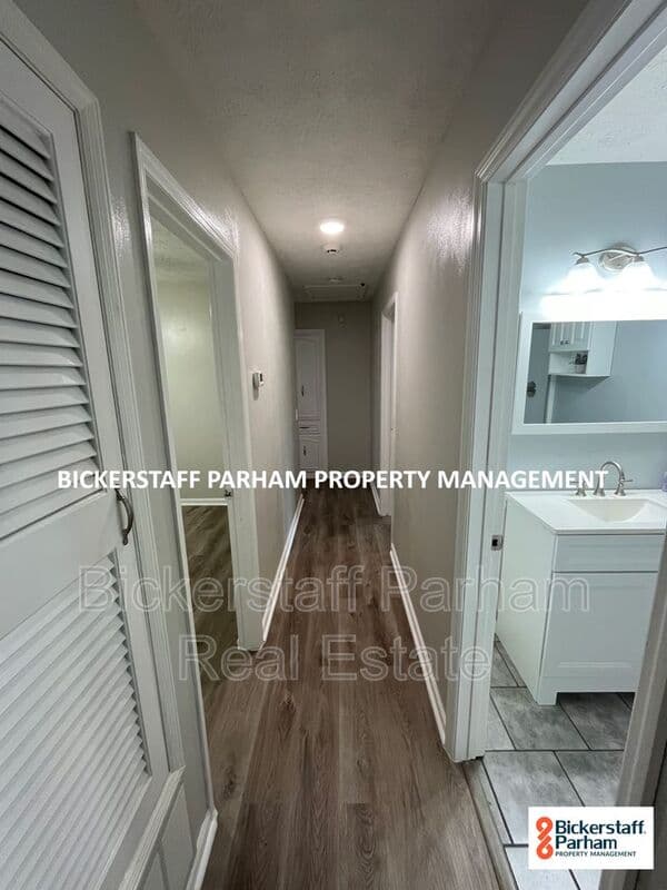 Columbus House: 3011 Apache Drive