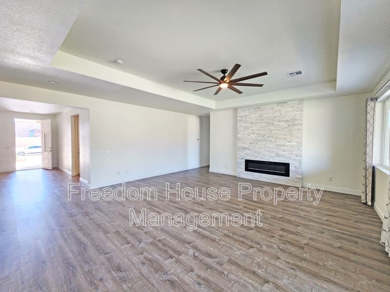 Pahrump House: 6660 Stubblefield Drive