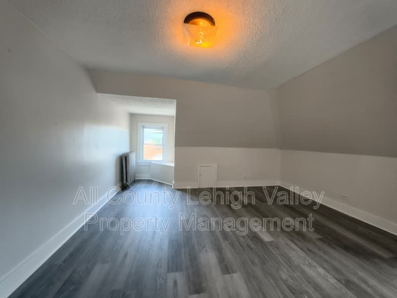 Easton House: 634 Seitz St