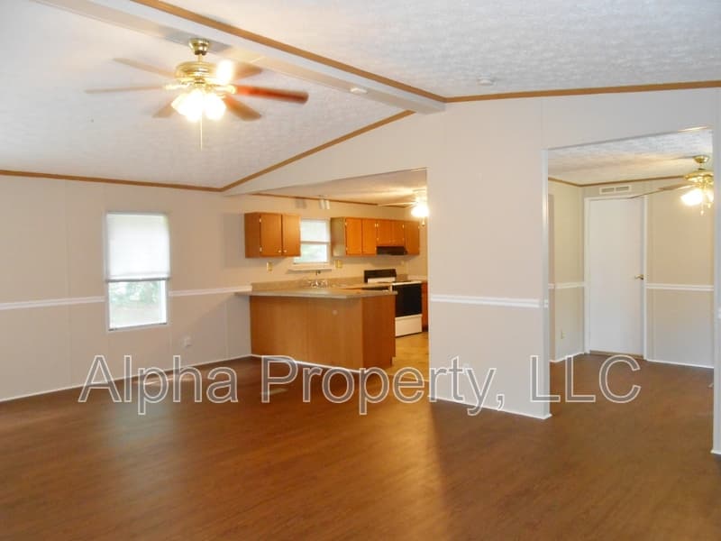 Spartanburg House: 1301 Carolina Country Club Road