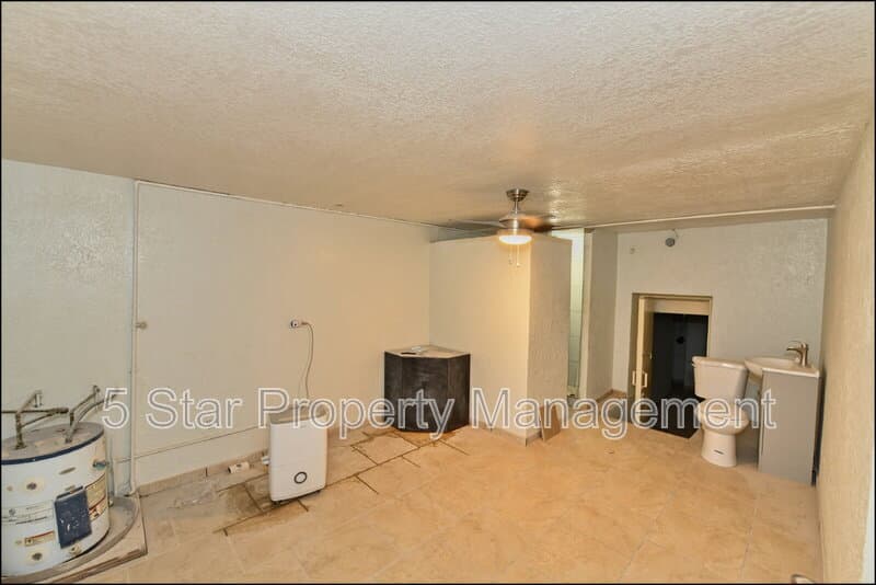 El Paso House: 3030 Aurora Avenue