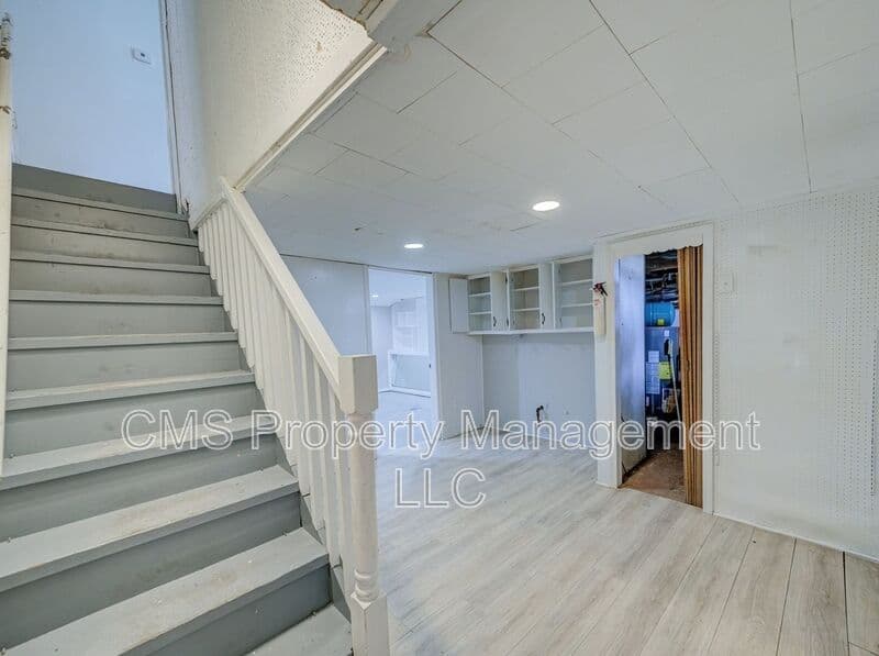 Manville House: 719 Newark Ave