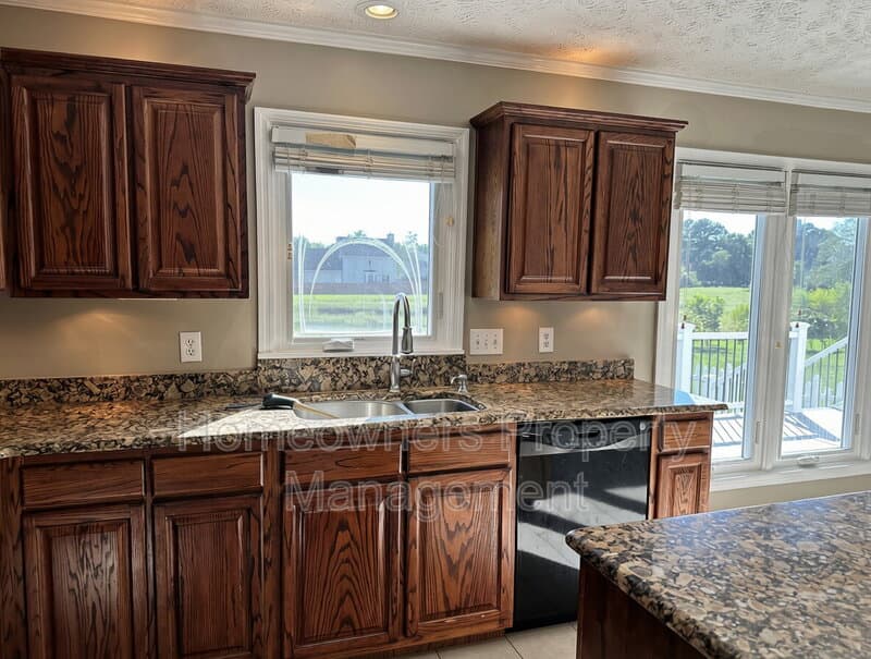 Fayetteville House: 6521 Ryefield Dr