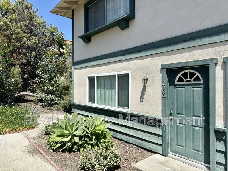 Oceanside Townhome: 2104 Via Sonora