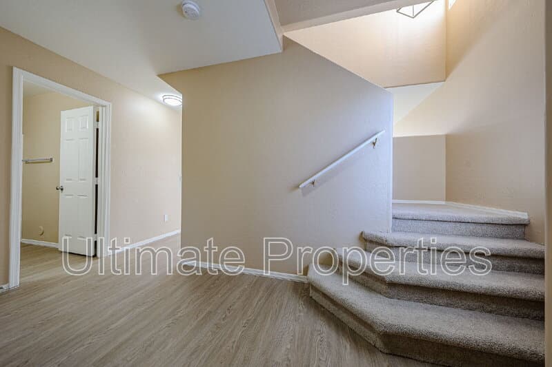 Surprise House: 11911 N 148th Ave