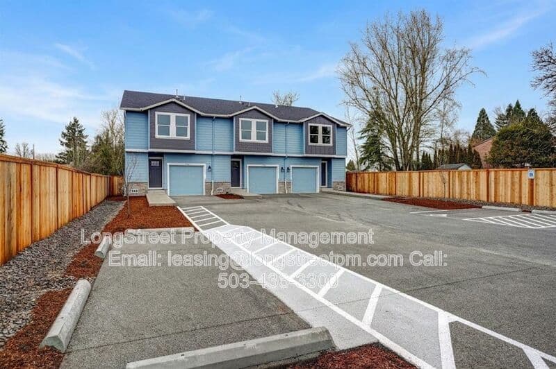Monmouth Townhome: 484 S Monmouth Ave
