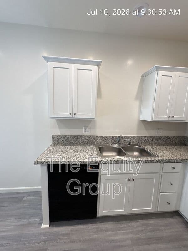 Visalia Condo: 733 S Pinkham