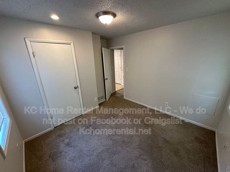 Kansas City House: 214 E 79th St