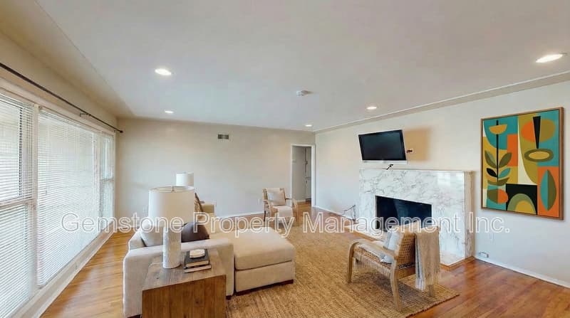 San Diego House: 4947 63rd St