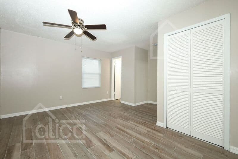 Orlando House: 3810 Cedarwaxwing Ave