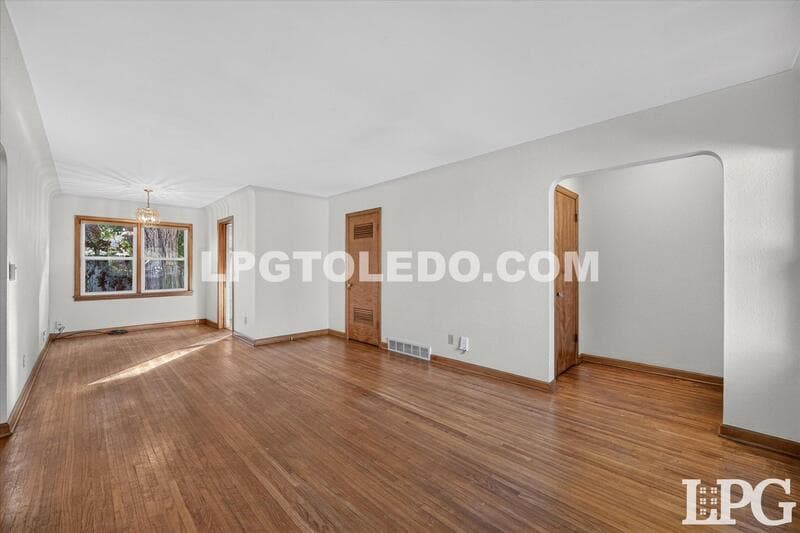 Toledo Condo: 3735 Shellbourne Rd.