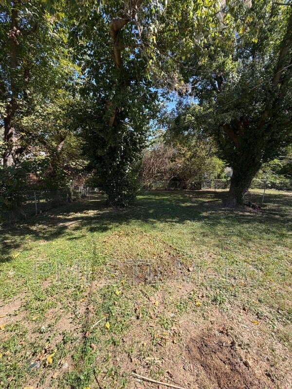 Saint Louis House: 9710 Balboa Dr