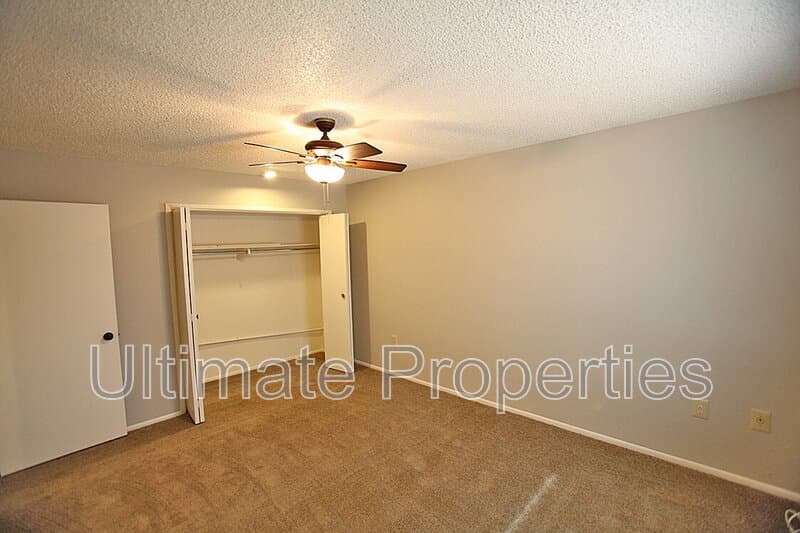 Sun City House: 9331 W Arrowhead Dr