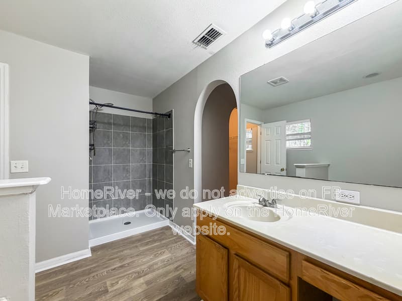 Jacksonville House: 4130 Broad Creek Ln