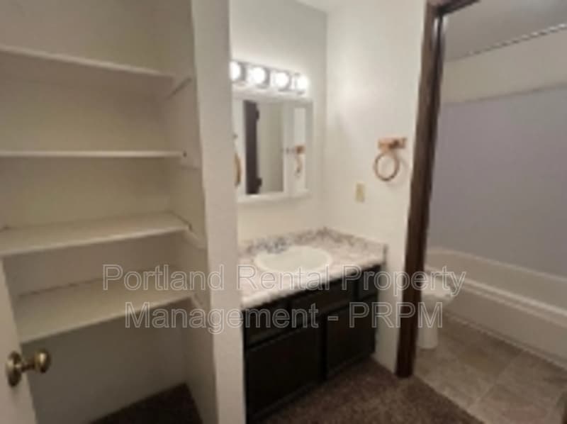 Portland Condo: 19115 Southeast Yamhill Street - E